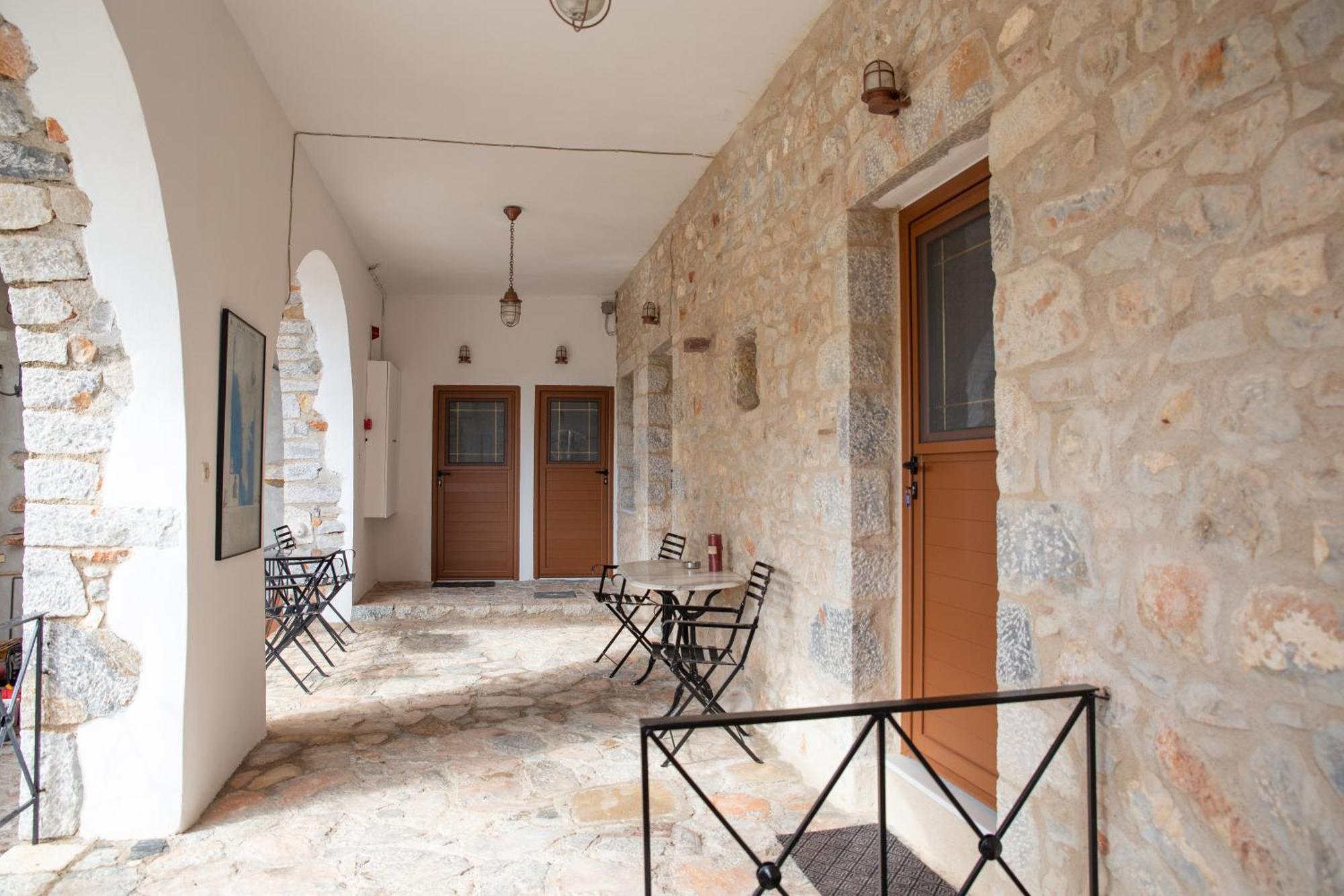 Traditional House Alepis In Areopolis Exterior photo